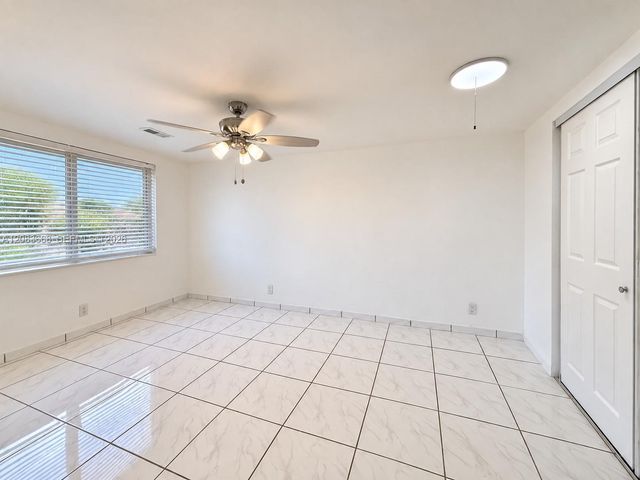 911 NW 30th Place 911, Miami, FL 33125