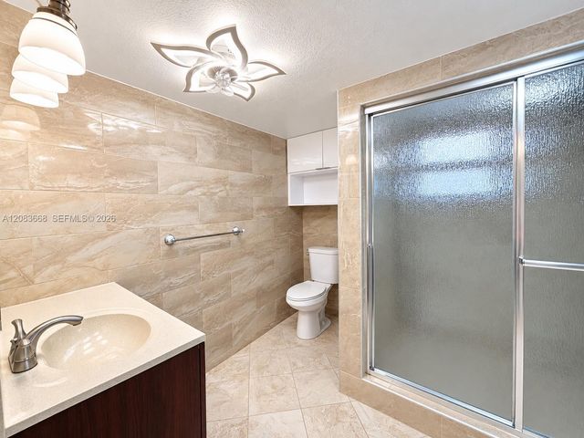 911 NW 30th Place 911, Miami, FL 33125