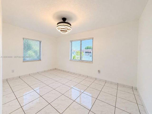 911 NW 30th Place 911, Miami, FL 33125