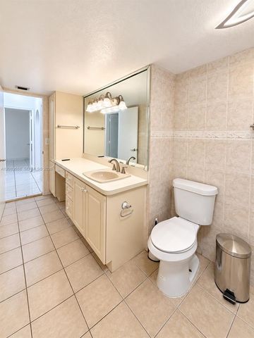 911 NW 30th Place 911, Miami, FL 33125