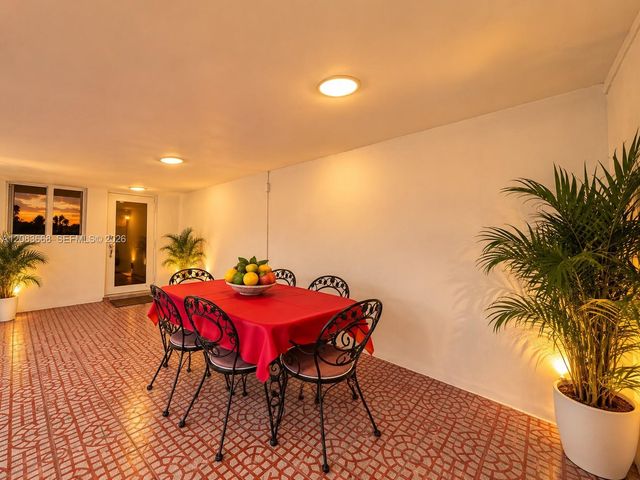 911 NW 30th Place 911, Miami, FL 33125