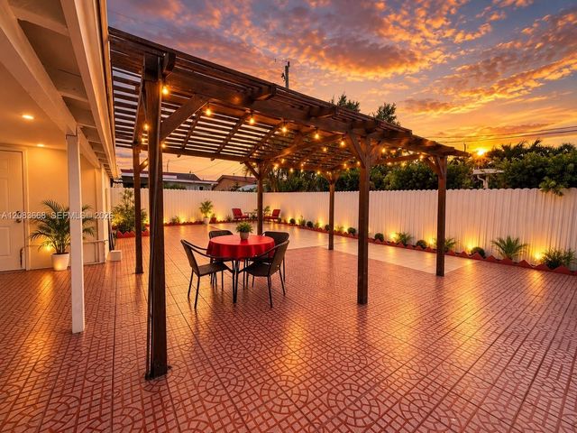911 NW 30th Place 911, Miami, FL 33125