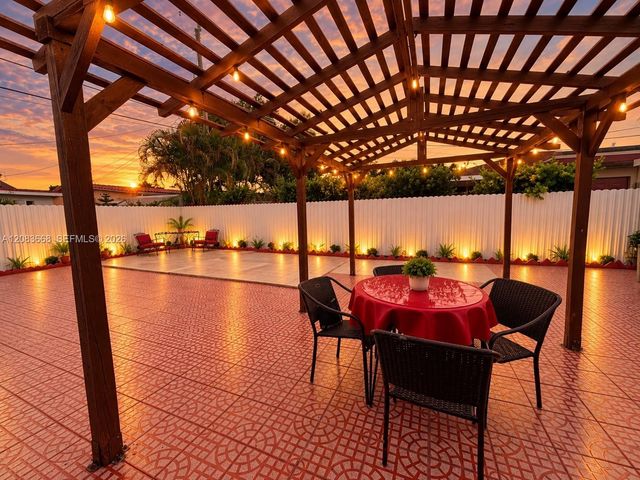 911 NW 30th Place 911, Miami, FL 33125