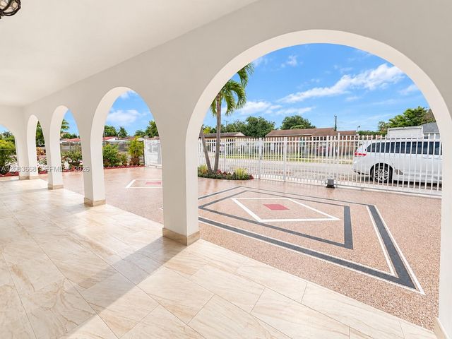 911 NW 30th Place 911, Miami, FL 33125