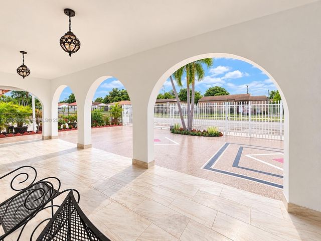 911 NW 30th Place 911, Miami, FL 33125