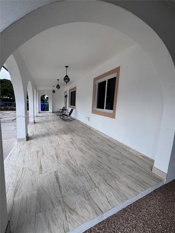911 NW 30th Place 911, Miami, FL 33125