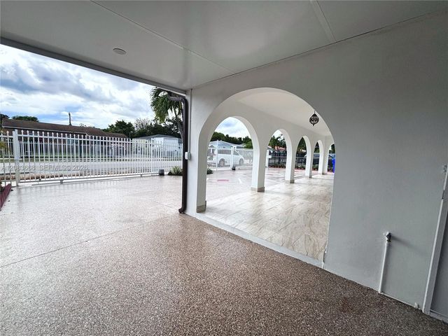 911 NW 30th Place 911, Miami, FL 33125