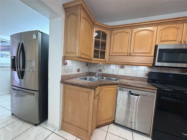 911 NW 30th Place 911, Miami, FL 33125