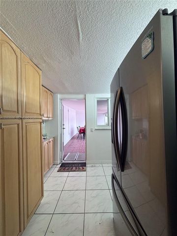 911 NW 30th Place 911, Miami, FL 33125