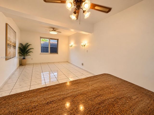 911 NW 30th Place 911, Miami, FL 33125
