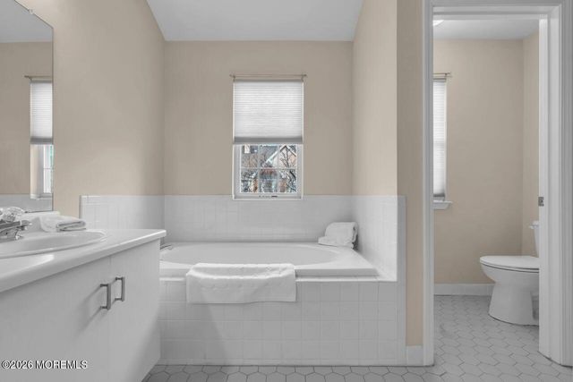 3 Beacon Court 87, Holmdel, NJ 07733