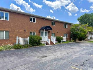 3715 35th St Apt 3, Moline, IL 61265