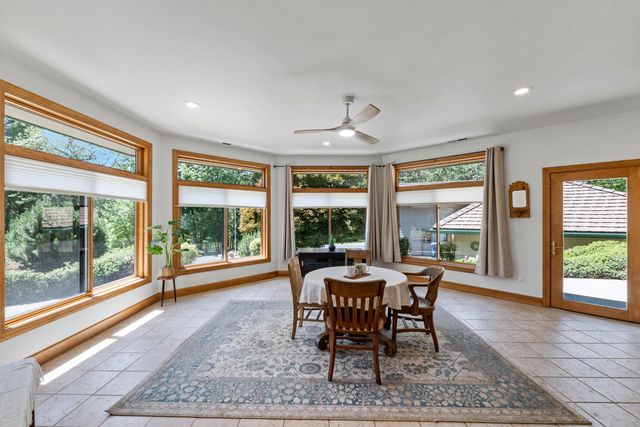 1562 Sleepy Hollow Loop, Grants Pass, OR 97527