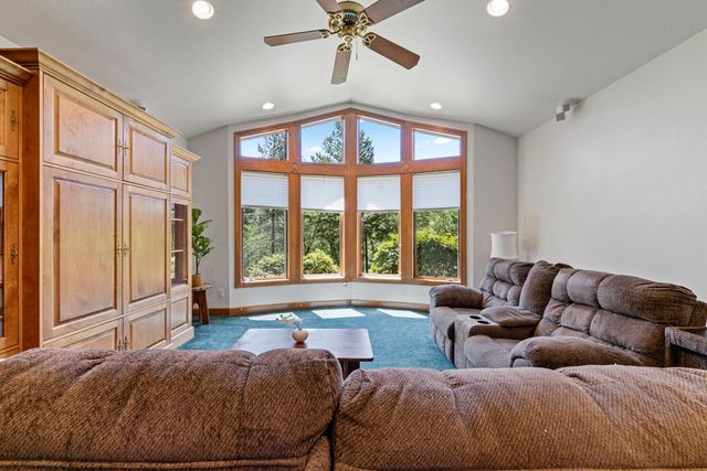 1562 Sleepy Hollow Loop, Grants Pass, OR 97527