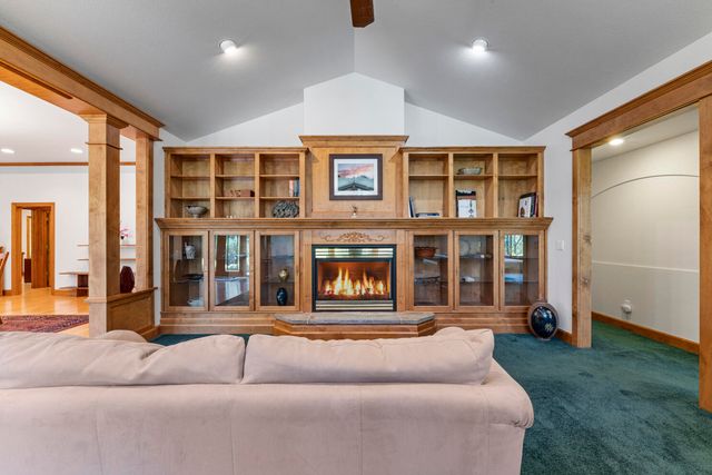 1562 Sleepy Hollow Loop, Grants Pass, OR 97527
