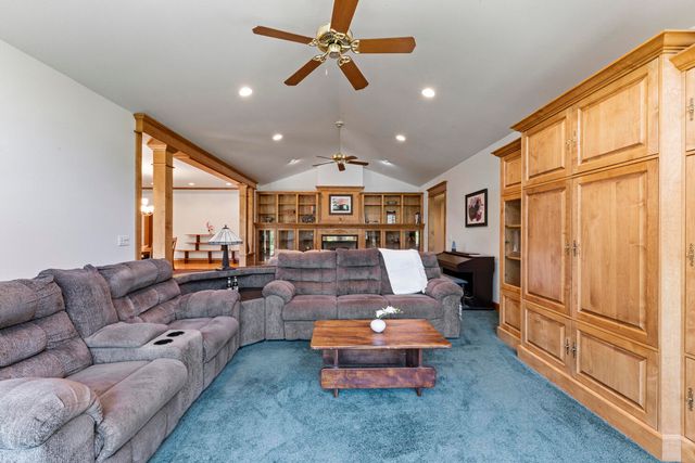 1562 Sleepy Hollow Loop, Grants Pass, OR 97527