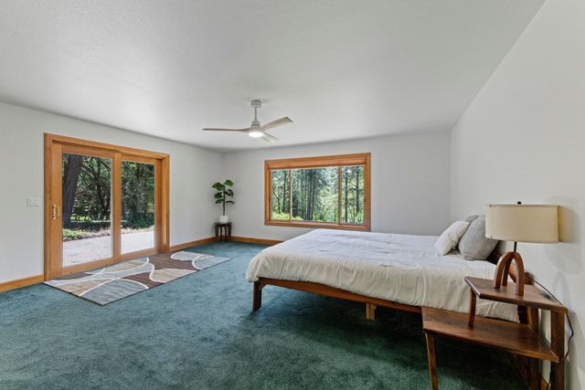 1562 Sleepy Hollow Loop, Grants Pass, OR 97527