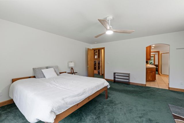 1562 Sleepy Hollow Loop, Grants Pass, OR 97527