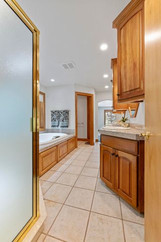 1562 Sleepy Hollow Loop, Grants Pass, OR 97527