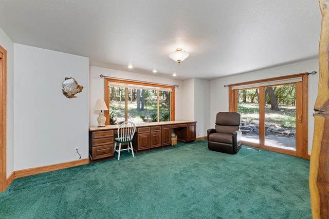 1562 Sleepy Hollow Loop, Grants Pass, OR 97527