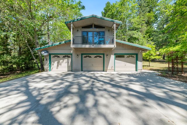 1562 Sleepy Hollow Loop, Grants Pass, OR 97527