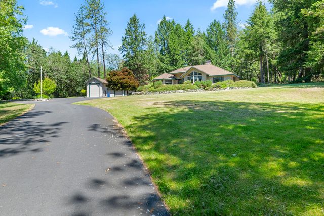1562 Sleepy Hollow Loop, Grants Pass, OR 97527