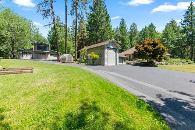 1562 Sleepy Hollow Loop, Grants Pass, OR 97527