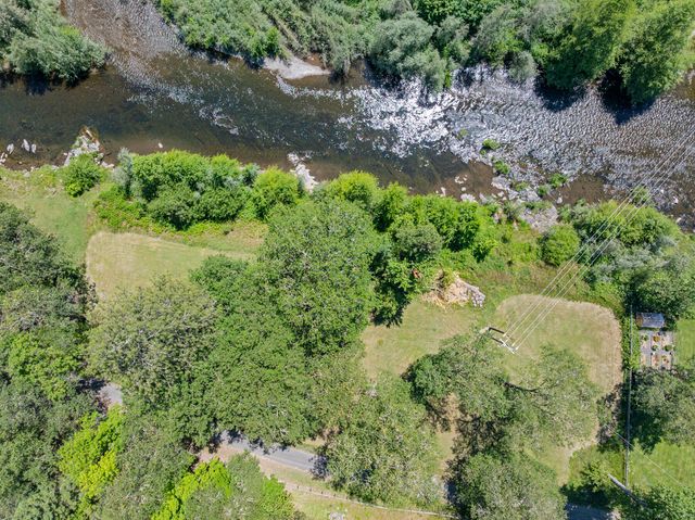 1562 Sleepy Hollow Loop, Grants Pass, OR 97527