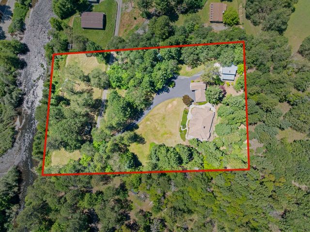 1562 Sleepy Hollow Loop, Grants Pass, OR 97527