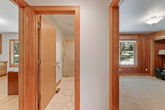 1562 Sleepy Hollow Loop, Grants Pass, OR 97527