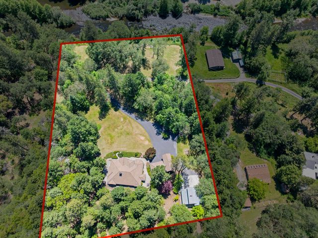 1562 Sleepy Hollow Loop, Grants Pass, OR 97527