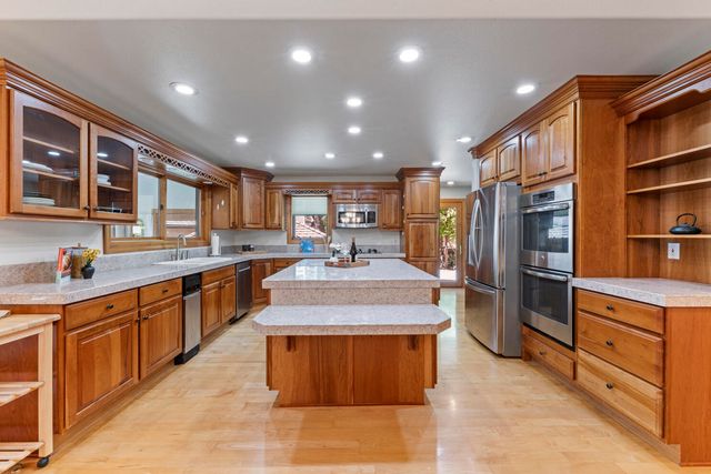 1562 Sleepy Hollow Loop, Grants Pass, OR 97527