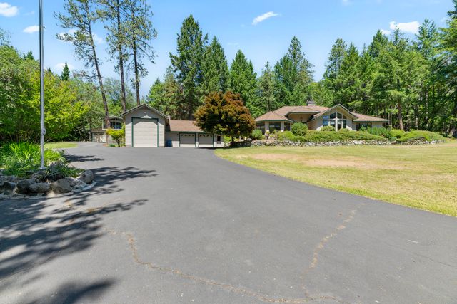 1562 Sleepy Hollow Loop, Grants Pass, OR 97527