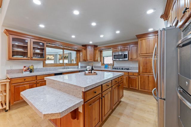 1562 Sleepy Hollow Loop, Grants Pass, OR 97527