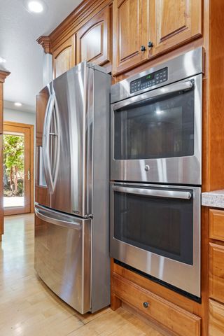 1562 Sleepy Hollow Loop, Grants Pass, OR 97527