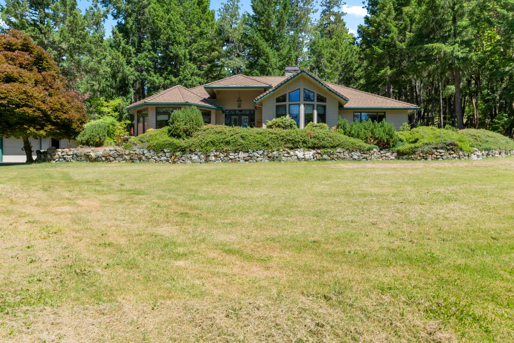 1562 Sleepy Hollow Loop, Grants Pass, OR 97527