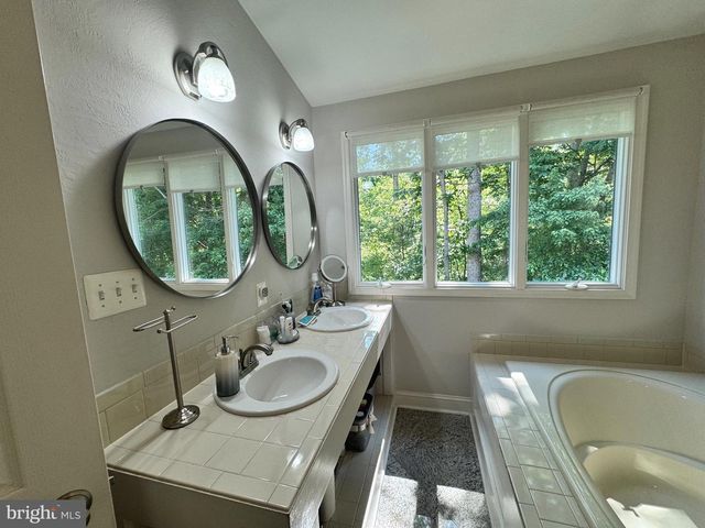 12121 DERRIFORD CT, Woodbridge, VA 22192