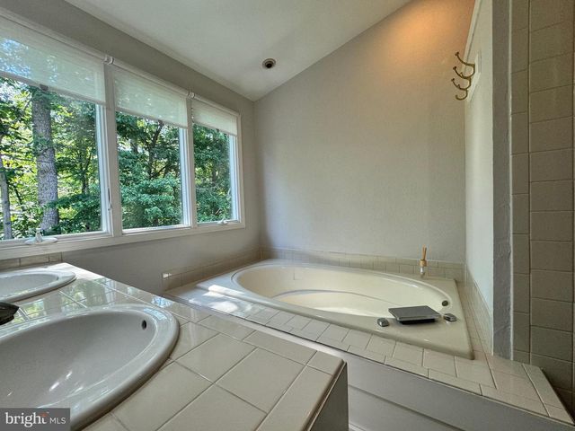 12121 DERRIFORD CT, Woodbridge, VA 22192