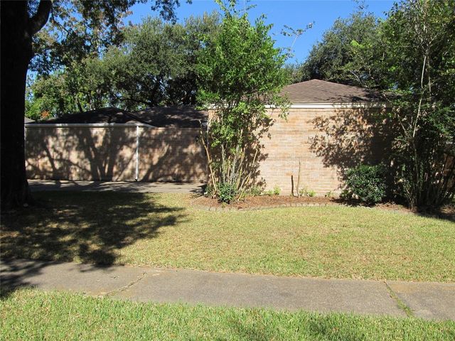 16211 Brookvilla Drive, Houston, TX 77059