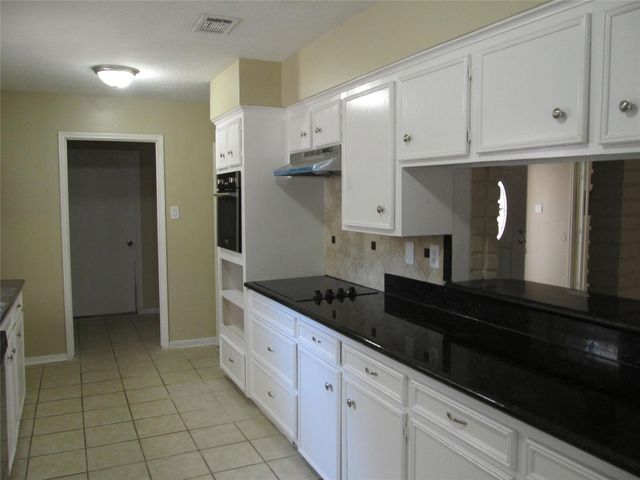 16211 Brookvilla Drive, Houston, TX 77059
