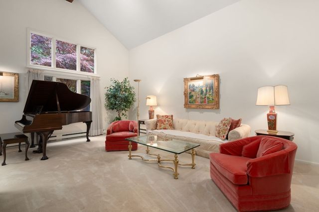 403 Dedham St D, Newton, MA 02459