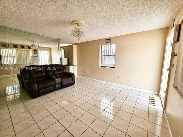 4596 E 8th Ct, Hialeah, FL 33013