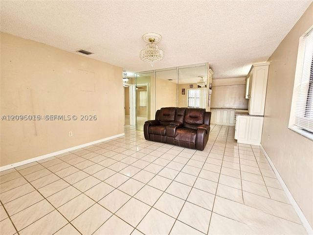 4596 E 8th Ct, Hialeah, FL 33013