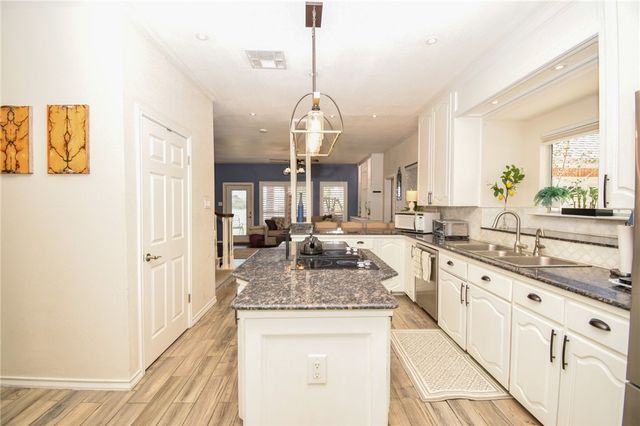 4505 Grand Lake Dr, Corpus Christi, TX 78413