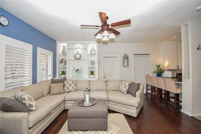 4505 Grand Lake Dr, Corpus Christi, TX 78413