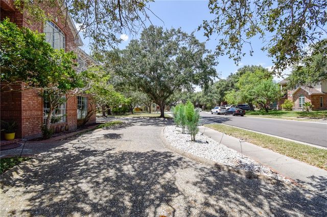 4505 Grand Lake Dr, Corpus Christi, TX 78413