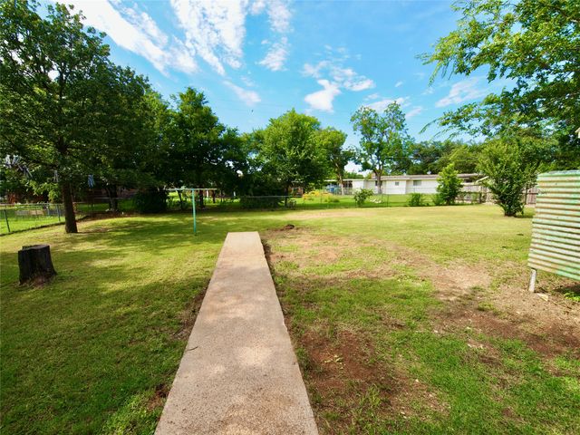 1441 Brazos Street, Graham, TX 76450
