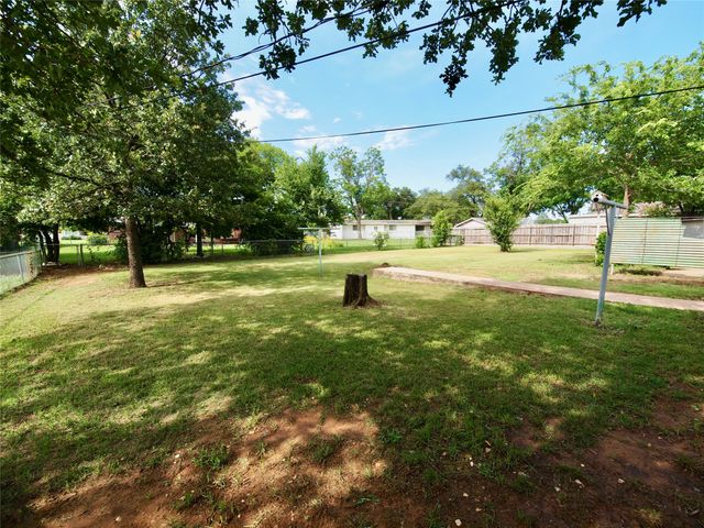 1441 Brazos Street, Graham, TX 76450