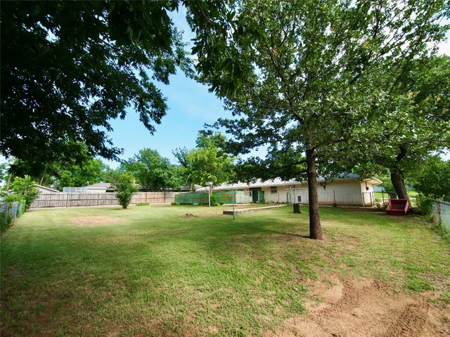 1441 Brazos Street, Graham, TX 76450