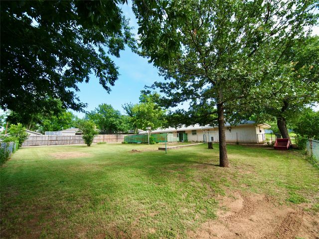1441 Brazos Street, Graham, TX 76450